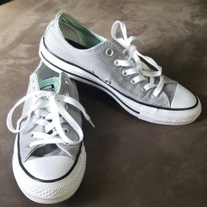 Double tongue Converse